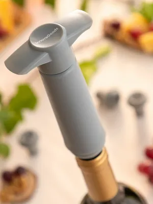 Vákuová pumpa a zátky na víno Winuum InnovaGoods (4 vrchnáky)