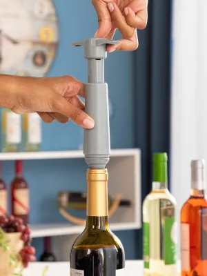 Vákuová pumpa a zátky na víno Winuum InnovaGoods (4 vrchnáky)